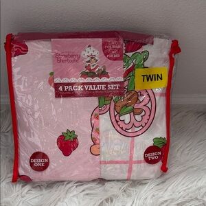 Strawberry Shortcake Twin Bedding Set brand new